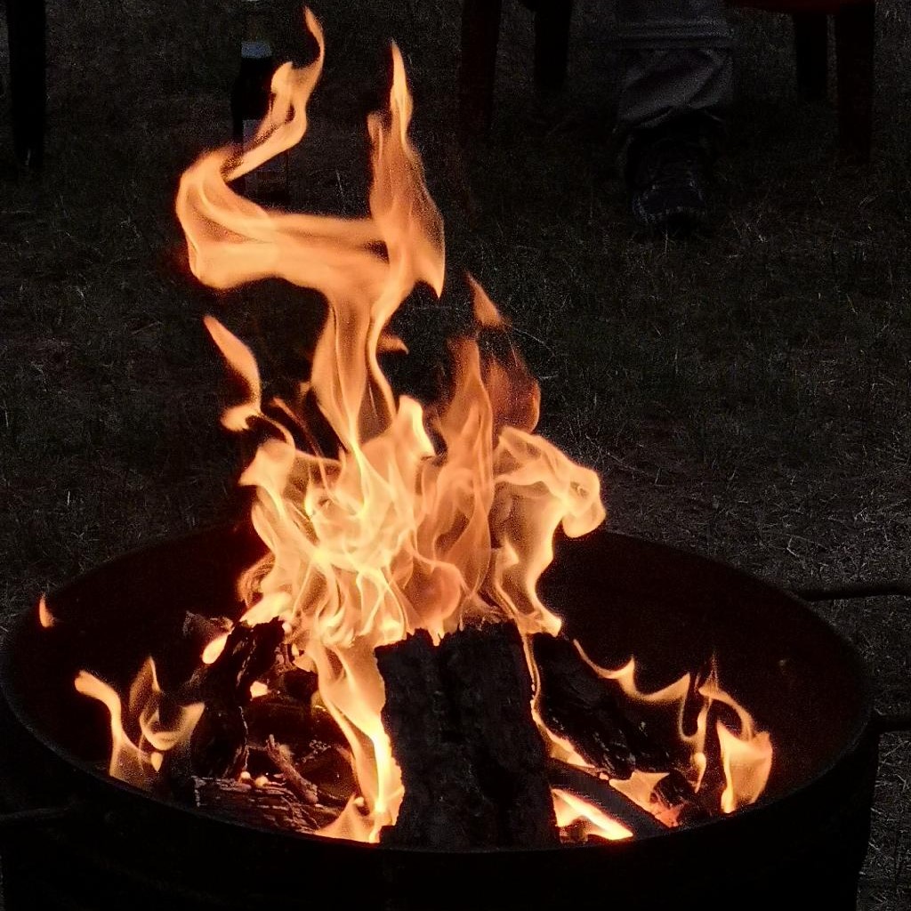 Lagerfeuer am Abend